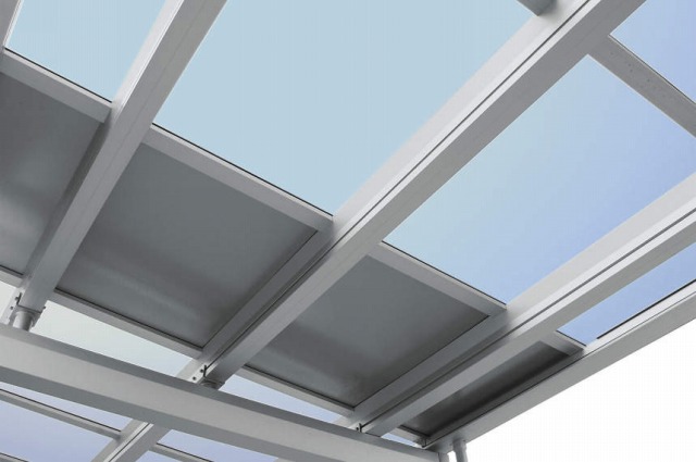 屋根材は高強度かつ採光性の高い素材